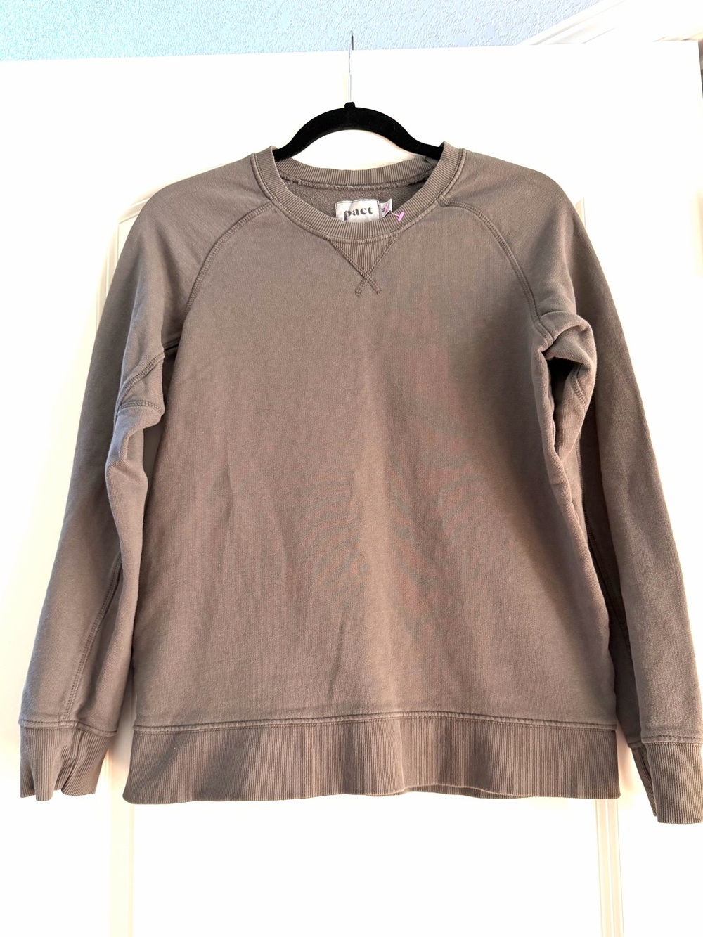 PACT 100% Organic Cotton Raglan Style Crewneck Sweatshirt. Olive/brown. SZM